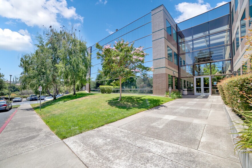 111 Deerwood Rd, San Ramon, CA à vendre - Photo du bâtiment - Image 3 de 15