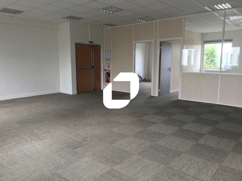 Office in Villebon-sur-Yvette for lease - Interior Photo - Image 3 of 19