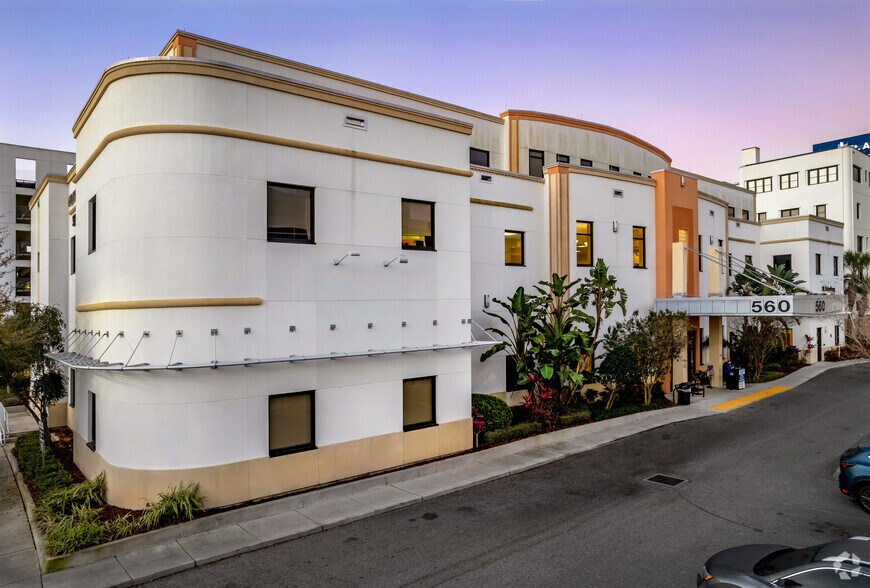 560 Jackson St N, Saint Petersburg, FL à louer - Photo du bâtiment - Image 2 de 20