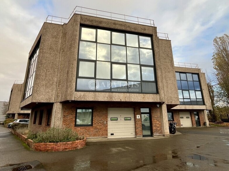 Flex in Nanterre for sale - Building Photo - Image 1 of 10