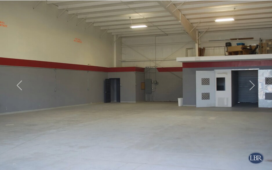 480 Distribution Dr, Melbourne, FL à louer - Photo du bâtiment - Image 2 de 4