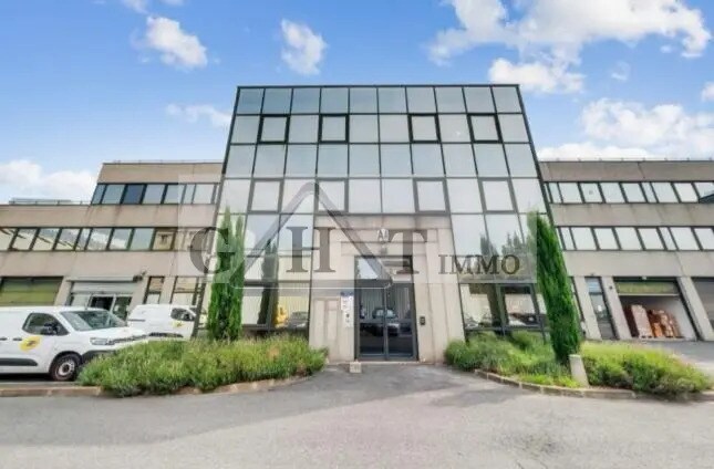 Industrial in Ivry-sur-Seine for lease - Building Photo - Image 1 of 4