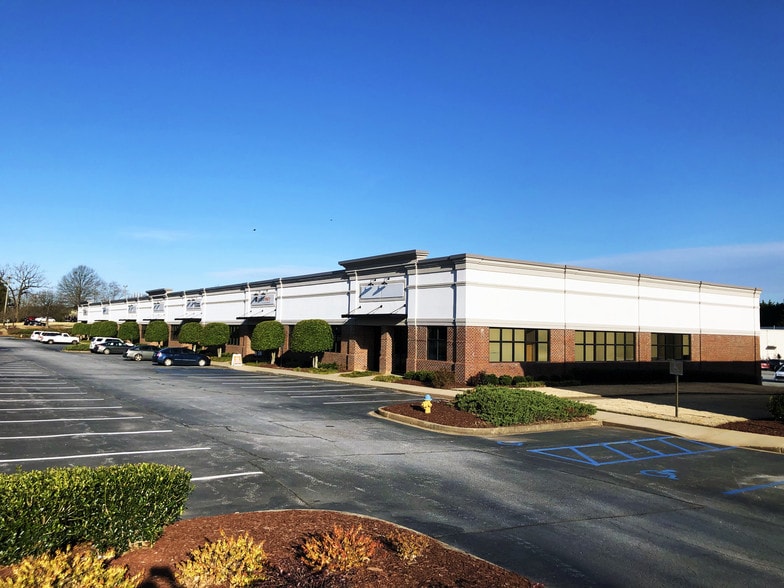 7001 Pelham Rd, Greenville, SC for lease - Building Photo - Image 1 of 2