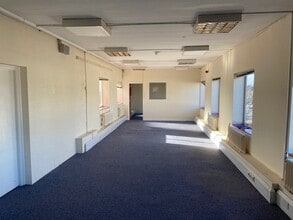 14-16 Elm Rd, Chessington for lease Interior Photo- Image 2 of 4