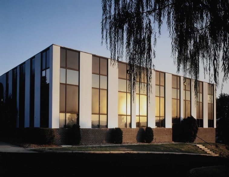 600 N Bell Ave, Carnegie, PA for lease - Building Photo - Image 2 of 11