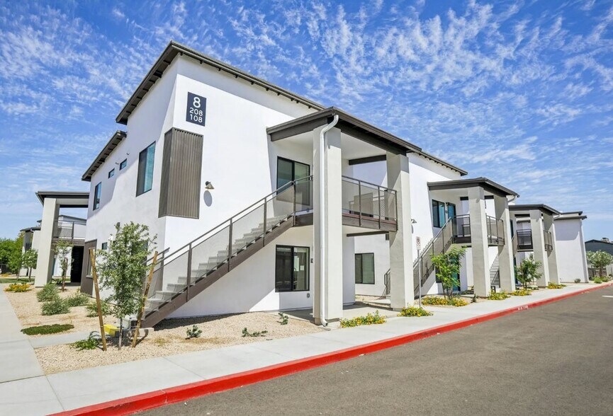 6077 N 60th Ave, Glendale, AZ à vendre - Photo du bâtiment - Image 2 de 18