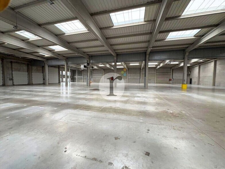 Flex in Saint-André-lez-Lille for lease - Interior Photo - Image 3 of 8