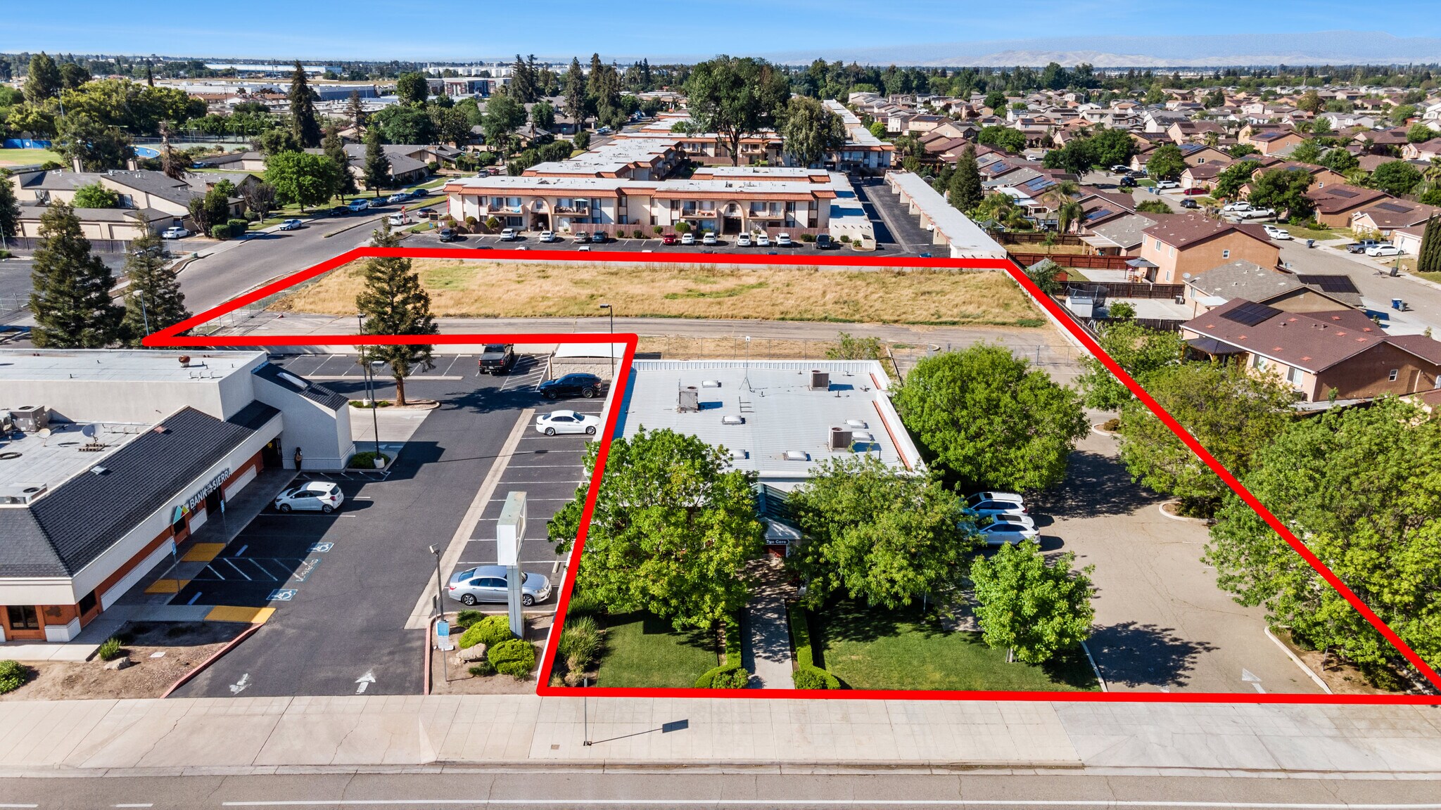 5781 E Kings Canyon Rd, Fresno, CA à vendre Photo principale- Image 1 de 15