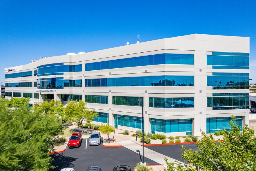 4686 E Van Buren St, Phoenix, AZ à louer - Photo du bâtiment - Image 2 de 4