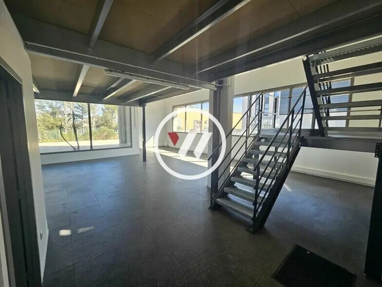 Office in Gardanne for lease - Interior Photo - Image 1 of 8