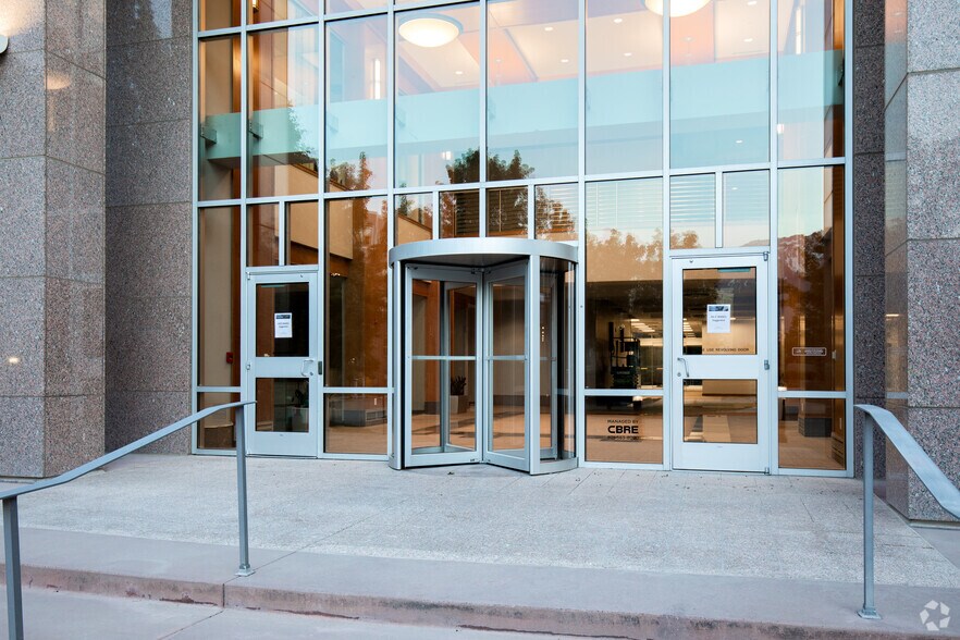 200 W Civic Center Dr, Sandy, UT à louer - Photo du bâtiment - Image 2 de 5