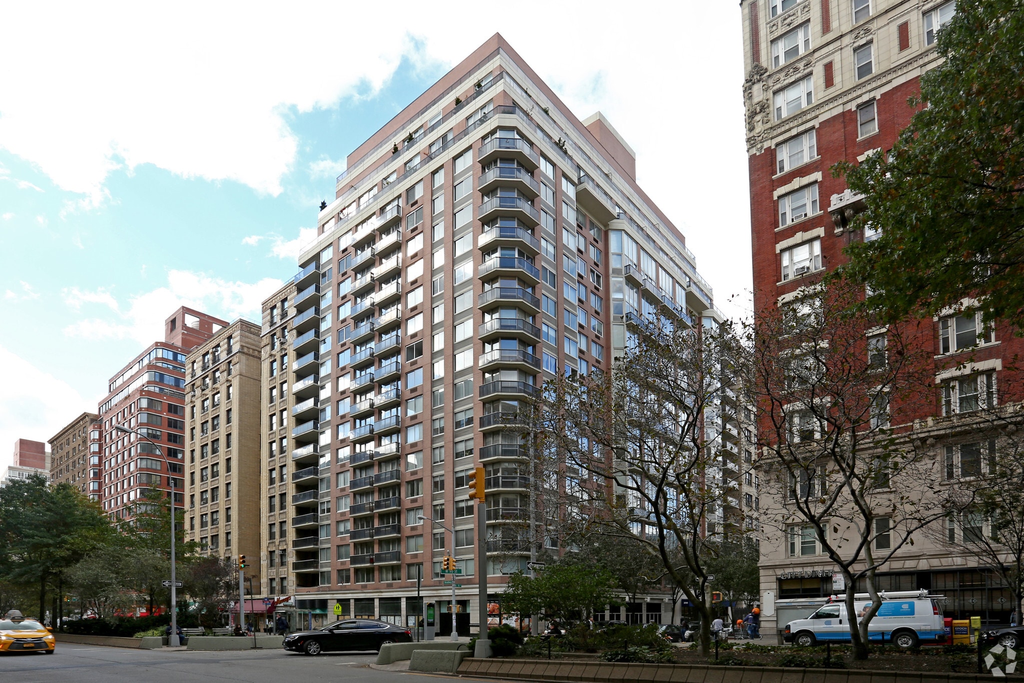 250 W 90th St, New York, NY for lease Building Photo- Image 1 of 8