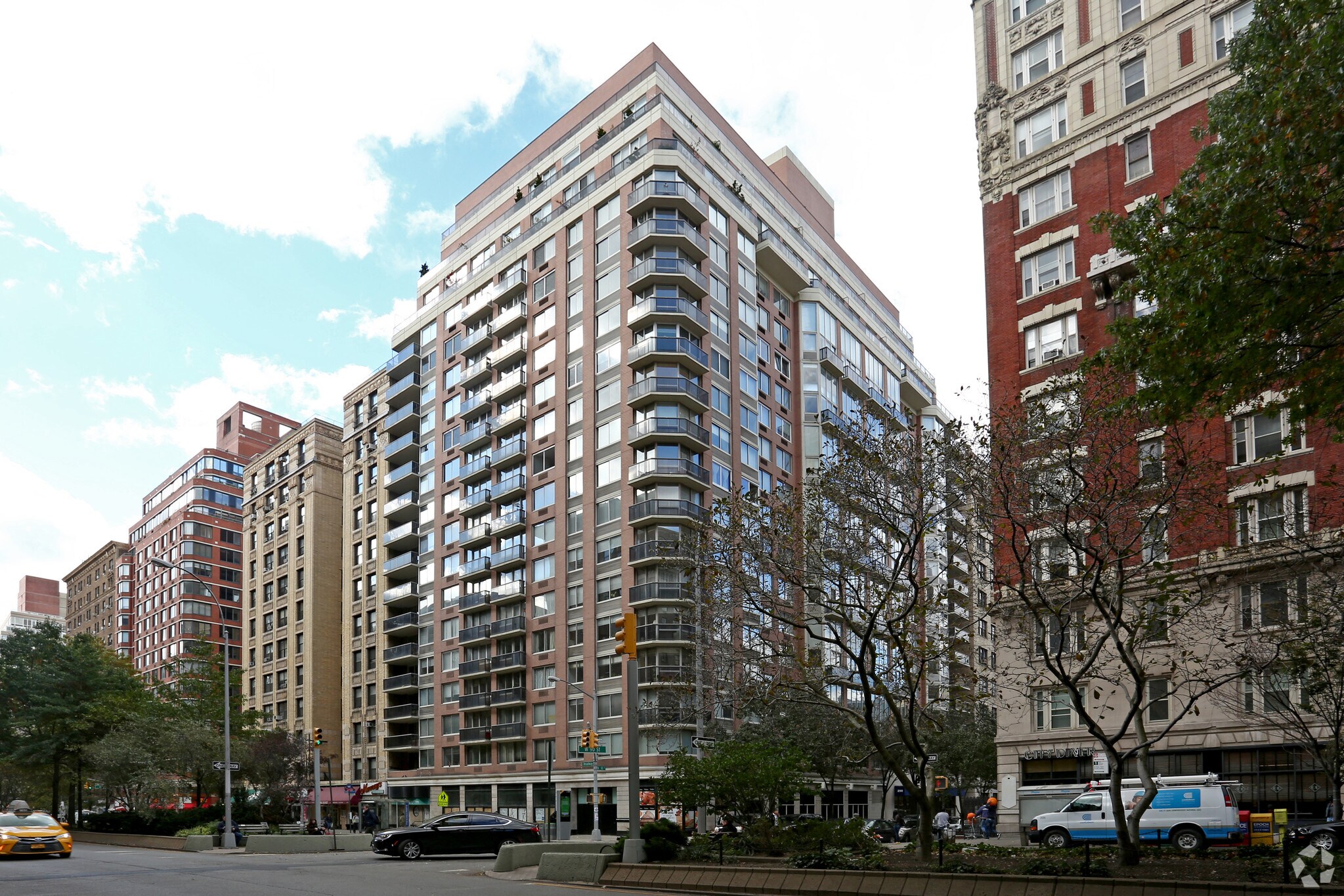 250 W 90th St, New York, NY à louer Photo du bâtiment- Image 1 de 8