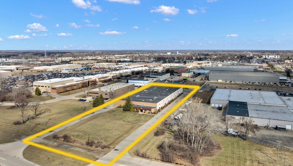 7775 Eighteen 1/2 Mile Rd, Sterling Heights, MI for lease - Building Photo - Image 2 of 5
