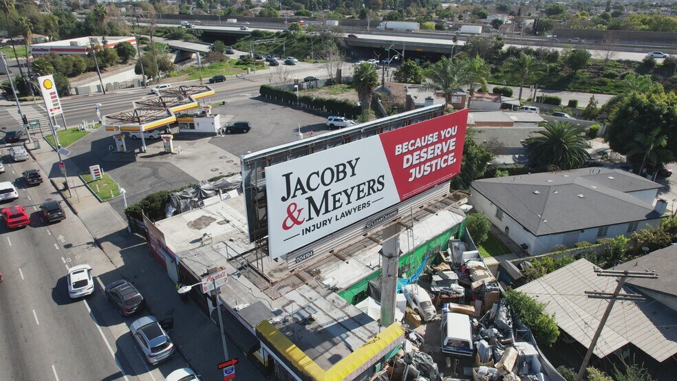 1132 E Imperial Hwy, Los Angeles, CA à vendre - Vidéo sur l’inscription commerciale - Image 3 de 10