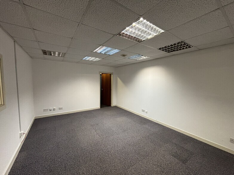 1 Union Glen, Aberdeen for lease - Interior Photo - Image 3 of 4