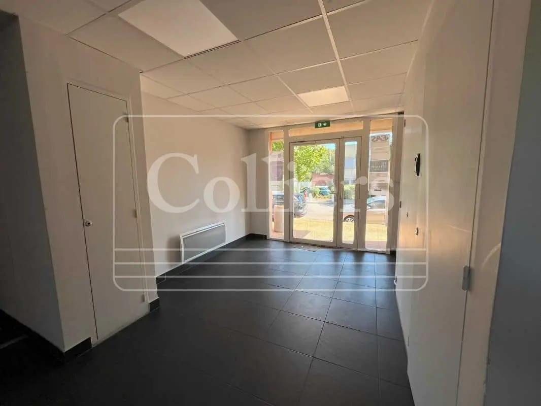 595 Route De La Seds, Vitrolles for lease Interior Photo- Image 1 of 3