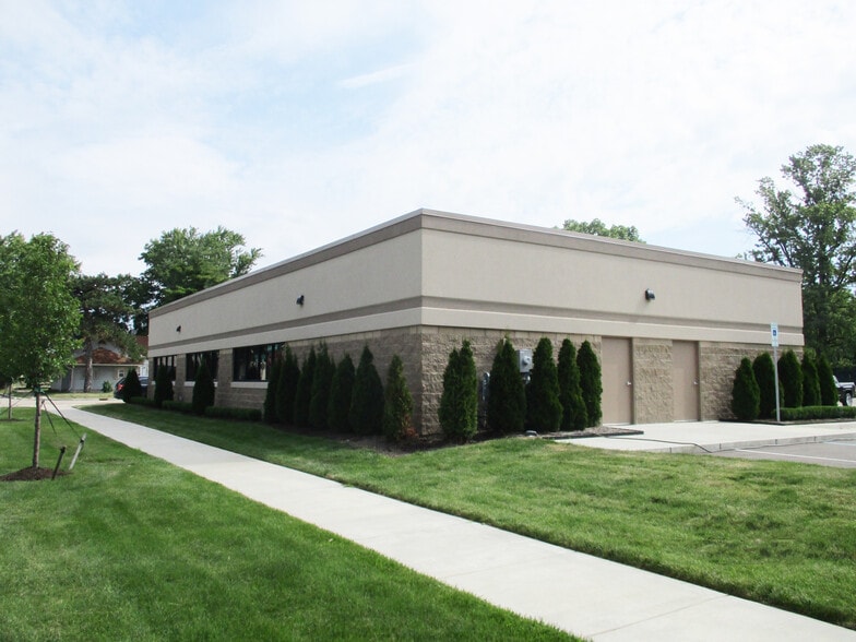243-249 Cass Ave, Mount Clemens, MI for lease - Building Photo - Image 2 of 3