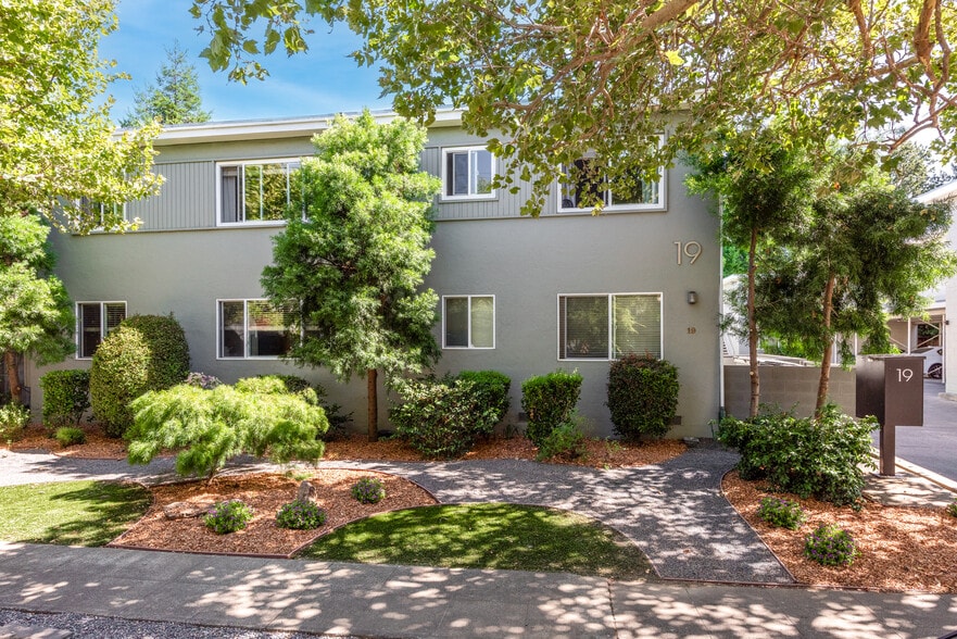 Abbey Lane Apartments portfolio of 2 properties for sale on LoopNet.ca - Building Photo - Image 3 of 26