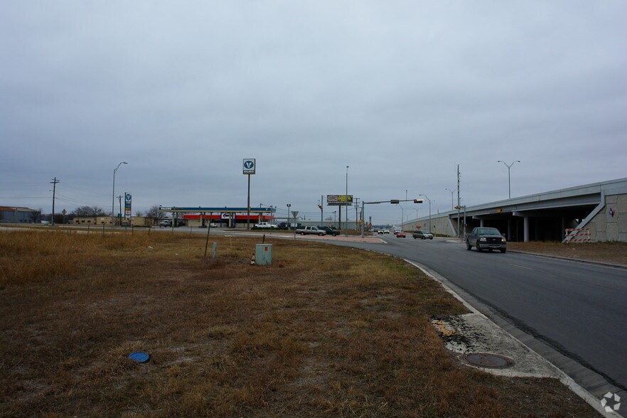 S I-35 Fwy, San Marcos, TX à vendre - Photo du bâtiment - Image 3 de 8
