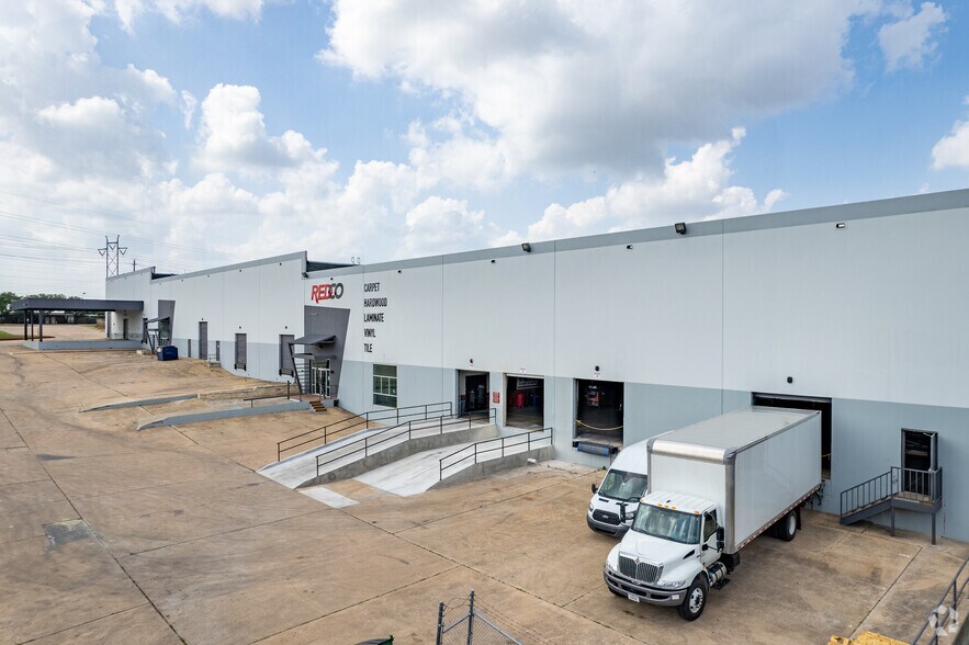 2306 Howard Ln, Austin, TX à louer - Photo principale - Image 1 de 7