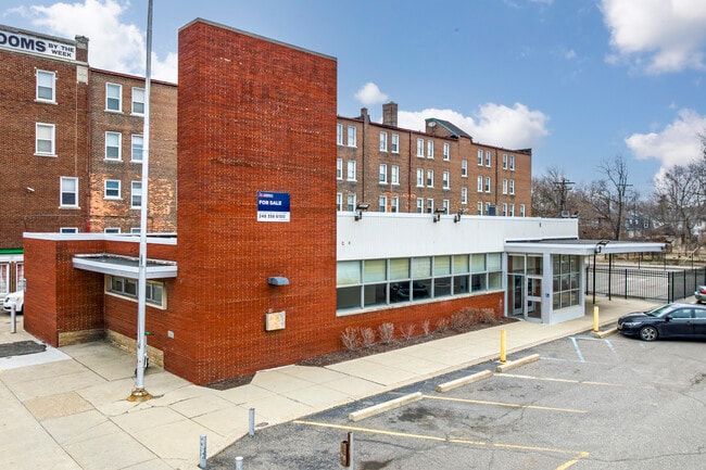 Plus de détails pour 11606 Woodward Ave, Detroit, MI - Commerce de détail aux enchères