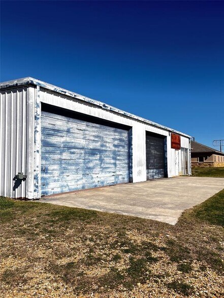 1608 W Cameron Ave, Rockdale, TX à vendre - Photo du bâtiment - Image 2 de 4