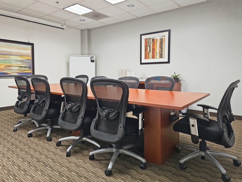 8215 Sw Tualatin Sherwood Rd, Tualatin, OR for lease - Interior Photo - Image 3 of 17