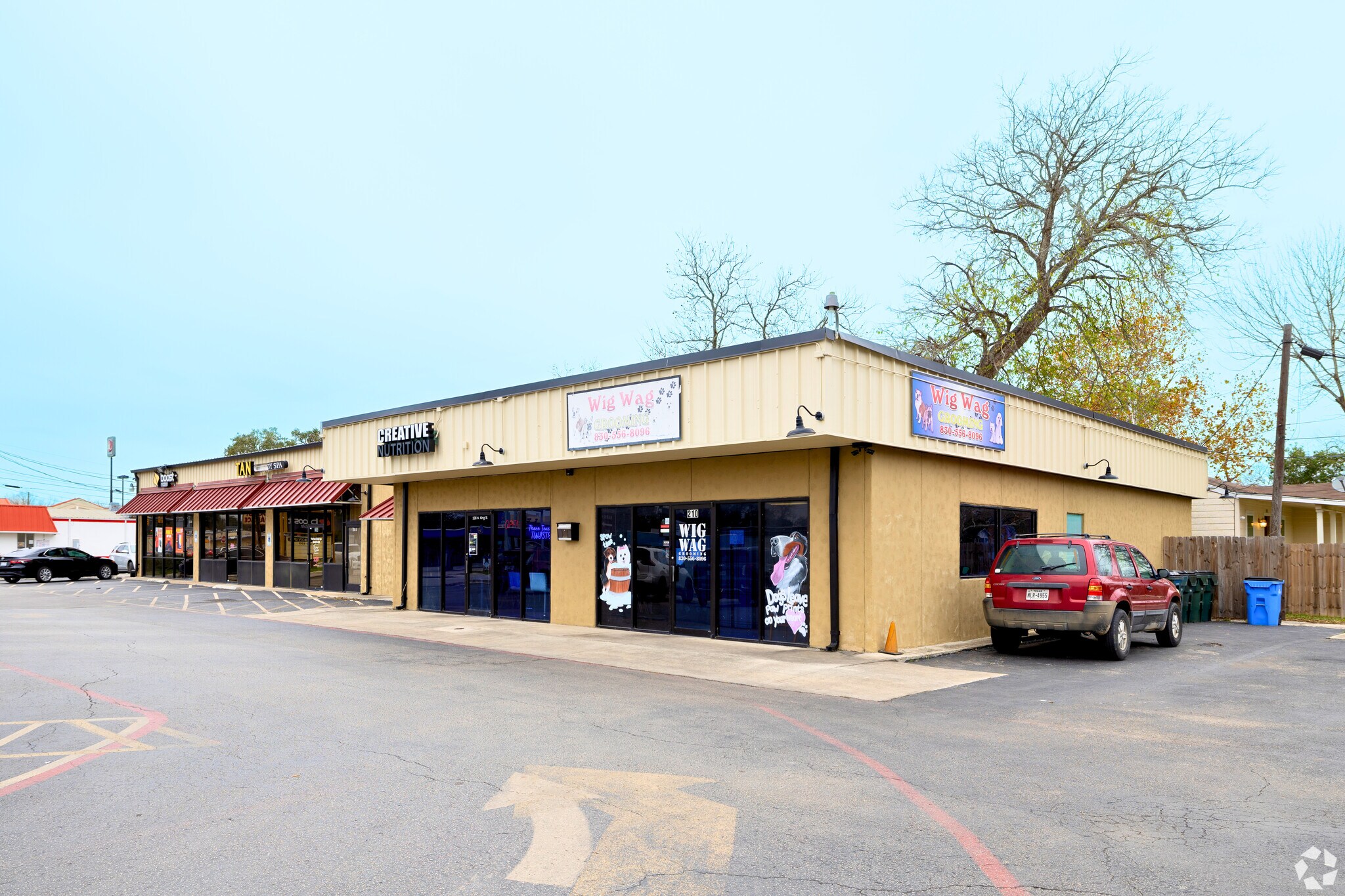 200-210 N King St, Seguin, TX à louer Photo principale- Image 1 de 4