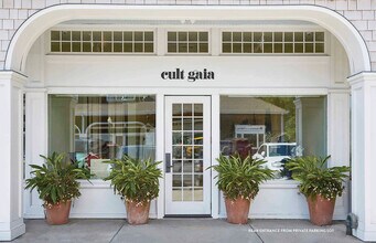 66 Newtown Ln, East Hampton, NY à louer Photo du bâtiment- Image 2 de 10