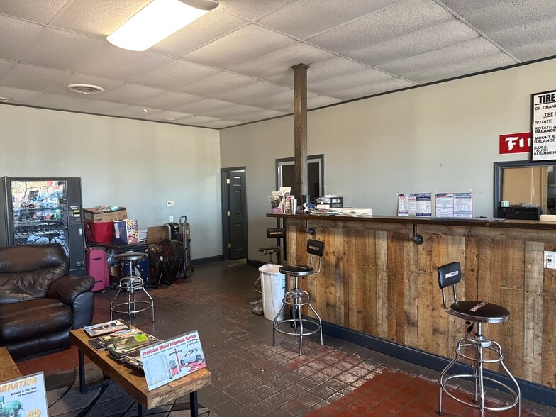 1890 N Columbia St, Milledgeville, GA for sale - Building Photo - Image 3 of 8