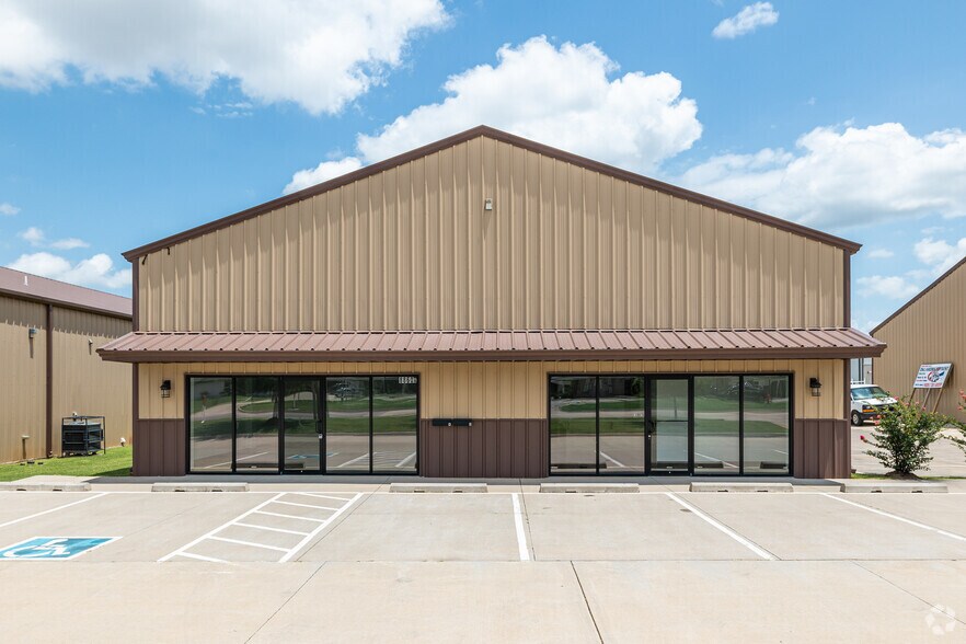8860 S Sunnylane Rd, Oklahoma City, OK à vendre - Photo du bâtiment - Image 2 de 12
