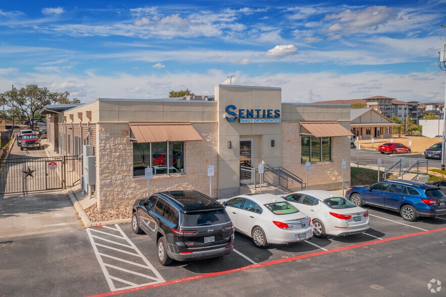 11153 Westwood Loop, San Antonio, TX for lease - Building Photo - Image 3 of 8