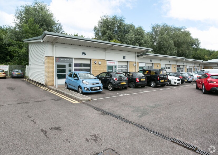 Rivermead Dr, Swindon à louer - Photo du bâtiment - Image 3 de 6