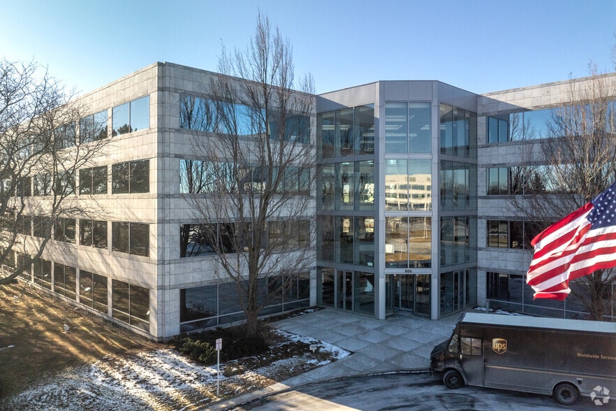 500 Lake Cook Rd, Deerfield, IL for sale - Building Photo - Image 2 of 16