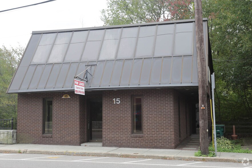 15 Mendon St, Uxbridge, MA à vendre - Photo du bâtiment - Image 2 de 4