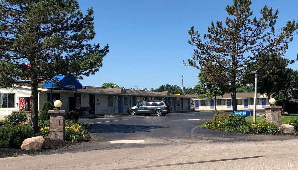 870 US-42 NE, London, OH for sale - Building Photo - Image 2 of 12
