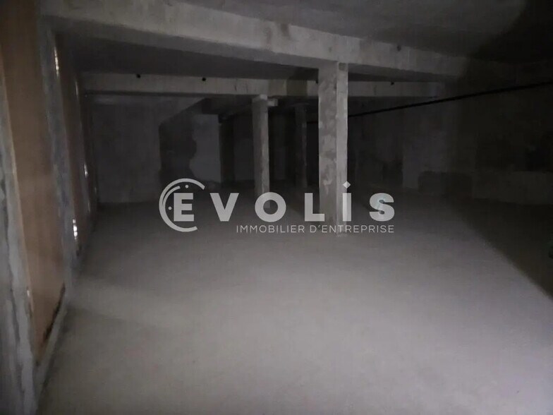 Flex dans Vanves à louer - Photo du bâtiment - Image 2 de 14