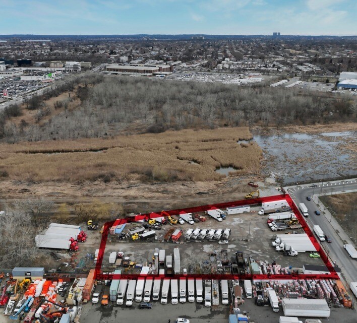 13105 23rd Ave, College Point, NY à louer Photo du bâtiment- Image 1 de 5