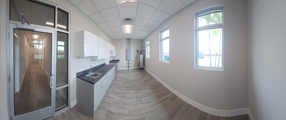 101 NW 12th St, Pompano Beach, FL à louer - Photo du bâtiment - Image 3 de 8