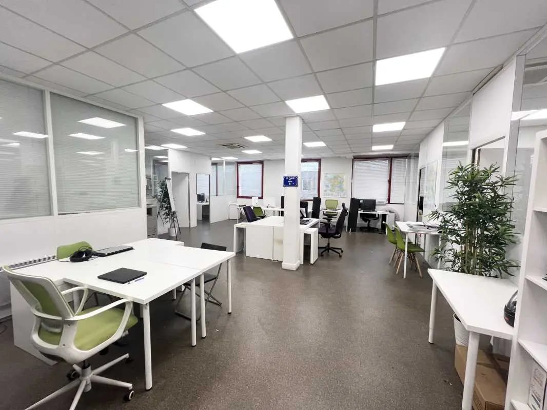 Office in Créteil for lease Interior Photo- Image 1 of 7