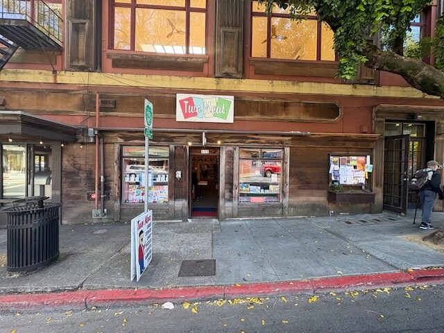 111 Throckmorton Ave, Mill Valley, CA à louer - Photo du bâtiment - Image 3 de 7