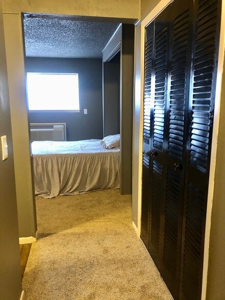 919 SW Tyler St, Topeka, KS à vendre - Photo du bâtiment - Image 2 de 17