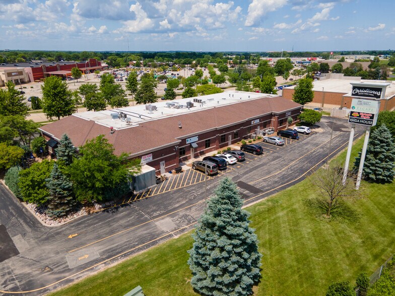 2400 S Kensington Dr, Appleton, WI à vendre - Photo du bâtiment - Image 1 de 5
