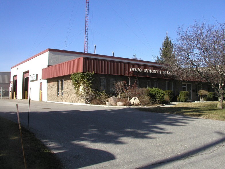 666 Colby Dr, Waterloo, ON à vendre - Photo du bâtiment - Image 1 de 1