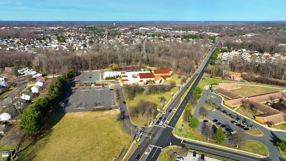 850 Evesham Road, Cherry Hill, NJ à vendre - Vidéo sur l’inscription commerciale - Image 2 de 11