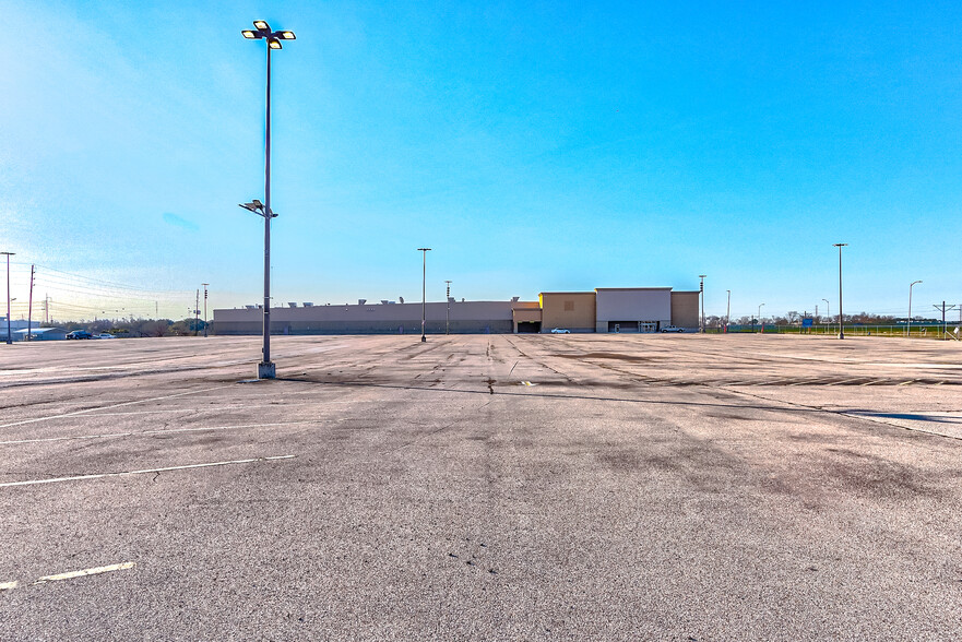 1615 South Loop W, Houston, TX for lease - Building Photo - Image 3 of 10