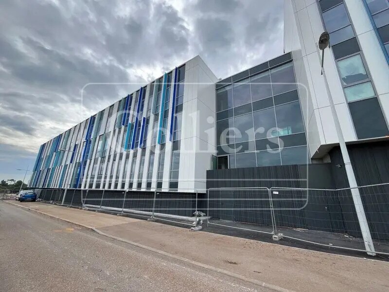 Office in Ollioules for lease Building Photo- Image 1 of 11