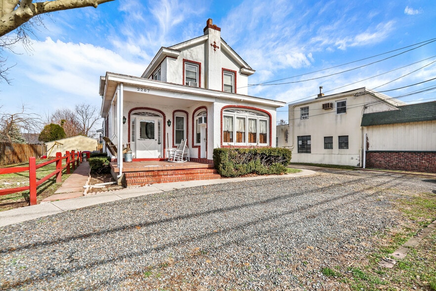 2267 E Farragut Ave, Bristol, PA à vendre - Photo du bâtiment - Image 3 de 11