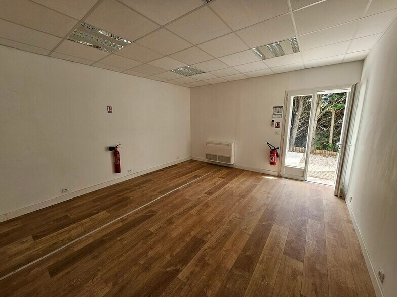 230 Chemin Des Valladets, Éguilles for lease - Interior Photo - Image 2 of 4